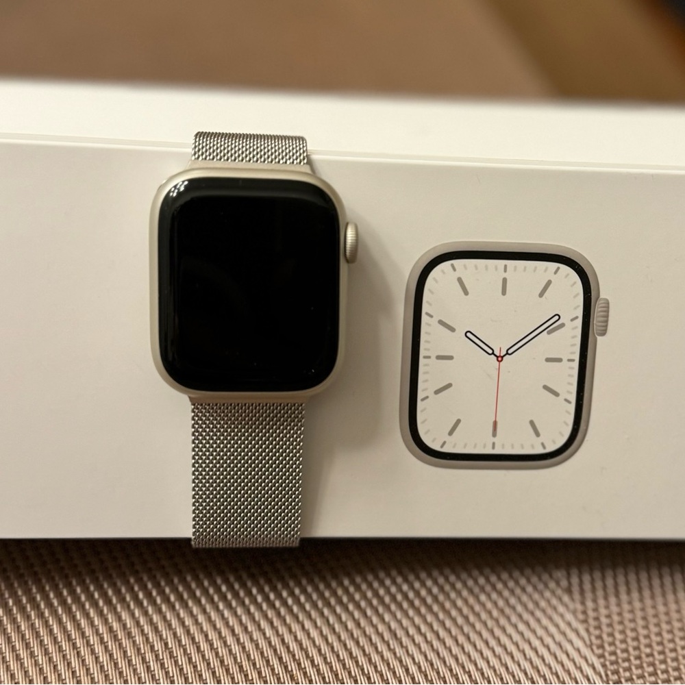 Apple Watch Series 7 41mm GPS Starlight Aluminum Case with Milanese Band